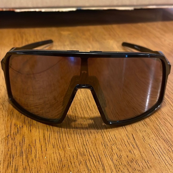 Oakley Sutro-good condition-no cleaning cloth-comes with...